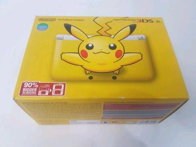 Nintendo 3DS XL  Yellow Pikachu Edition - Thumbnail 2