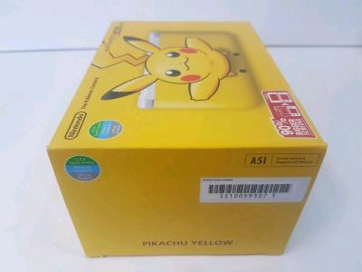 Nintendo 3DS XL  Yellow Pikachu Edition - Thumbnail 3