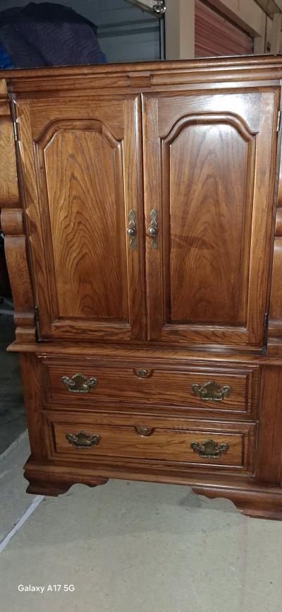 Gorgeous Vintage Dixie Oak 3 piece Dresser set
