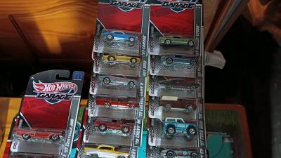 Hot Wheels garage complete set unopened cards in perfect con - Thumbnail 5