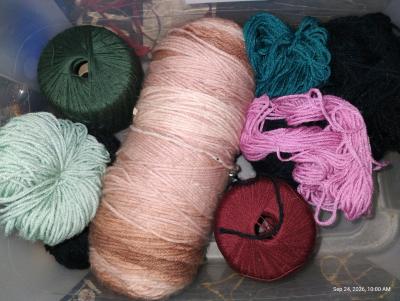 Crocheting yarn hooks and yarn winder - Thumbnail 6