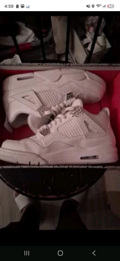 jordans 4s all white good conditions