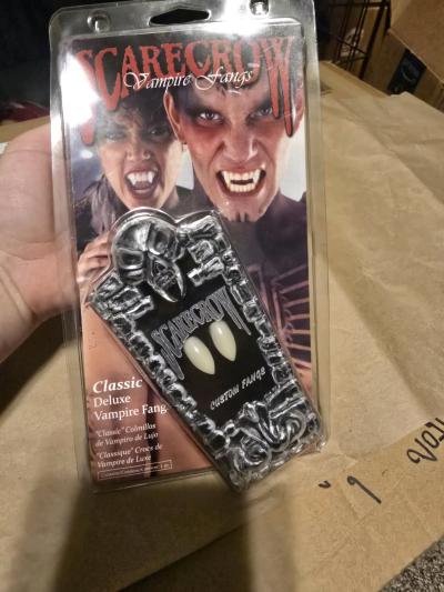Scarecrow Classic Deluxe Vampire Fangs  Brand New Sealed