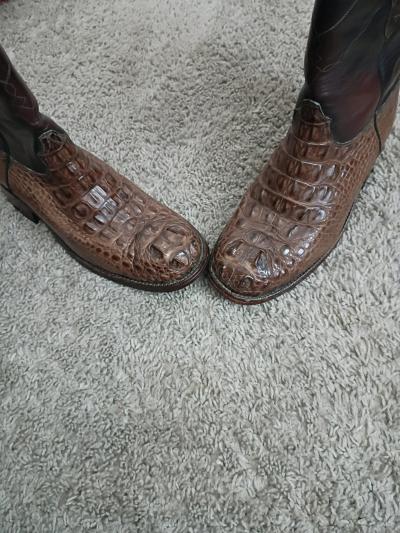 a pair of exotic alligator size 10 wide boots