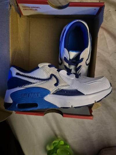 Nike Air Max Boys sz 11c brand new never worn - Thumbnail 4