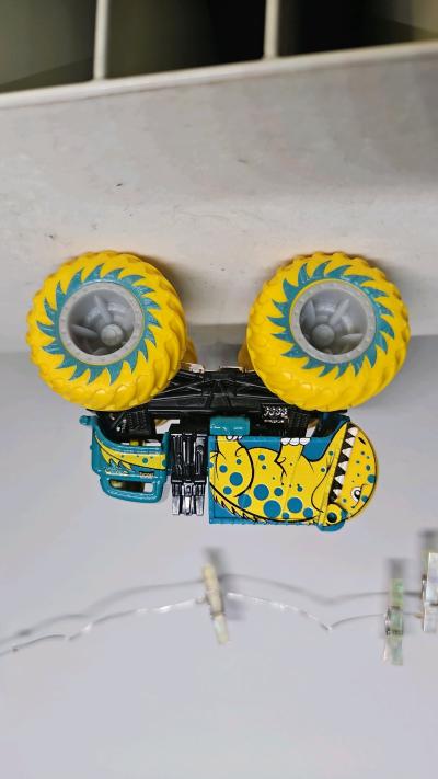Hot Wheels Monster Trucks Will Trash It All garbage truck - Thumbnail 4