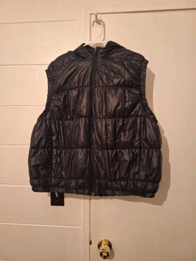 New Black quilted puffer vest with hood size 3X 22