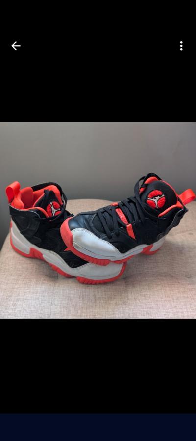 Gently used Nike Air Jordans - Thumbnail 5