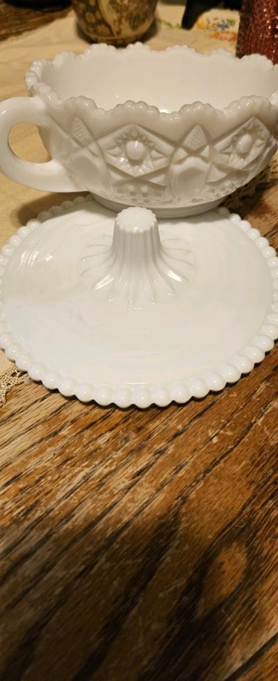 Vintage milk glass - Thumbnail 3