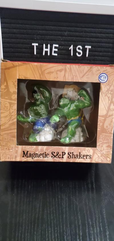 Marvel Hulk vs Abomination Magnetic Salt and Pepper Shakers