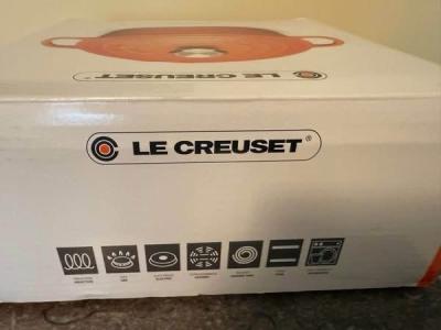 BRAND NEW Le Creuset Signature Dutch Oven  Never Used - Thumbnail 3