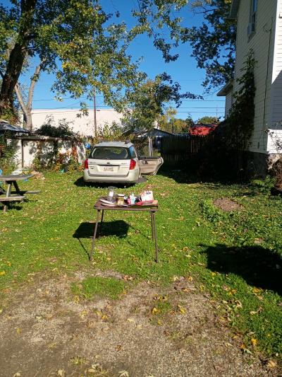 YARD SALE TOMORROW MORNING WEDNESDAY OCTOBER 21 - Thumbnail 4