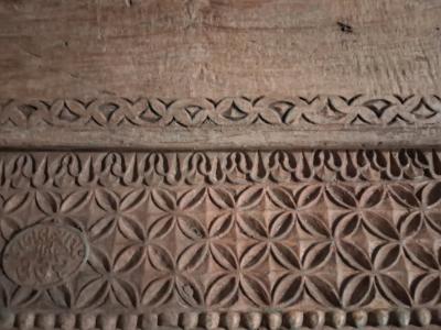 antique Chinese courtyard gate or temple door - Thumbnail 7