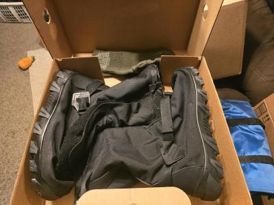 Brand New Bates Military Boots In Box with Extras - Thumbnail 2