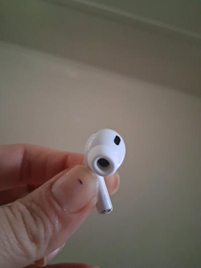 air pod 3 pro gently used - Thumbnail 4
