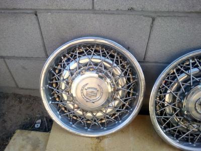 Cadillac hubcaps - Thumbnail 4