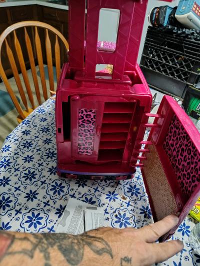 selling vintage Barbie bus with all the pieces - Thumbnail 6
