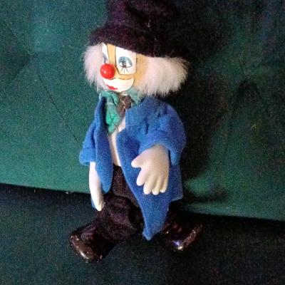 Vintage porcelain clown doll with white painted features - Thumbnail 3