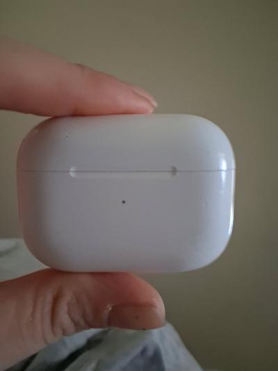 air pod 3 pro gently used - Thumbnail 3