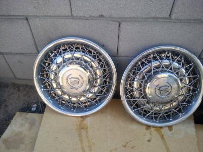 Cadillac hubcaps - Thumbnail 2