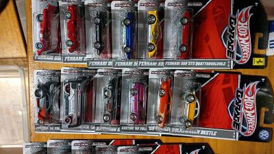 Hot Wheels garage complete set unopened cards in perfect con - Thumbnail 3