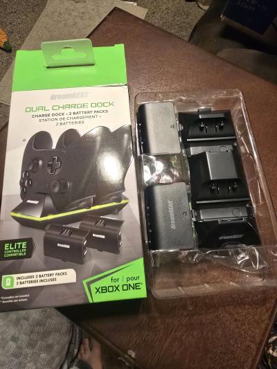 NEW dreamGEAR Dual Charge Dock  2 Battery Packs for Xbox One - Thumbnail 3