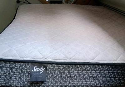 Sealy mattress - Thumbnail 3