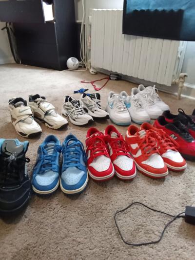 13 pairs of shoes - Thumbnail 2