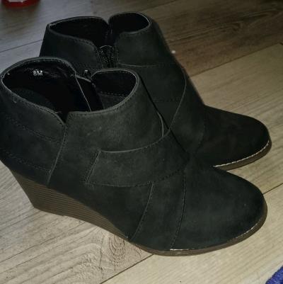 Black Wedge Ankle Books Size 8