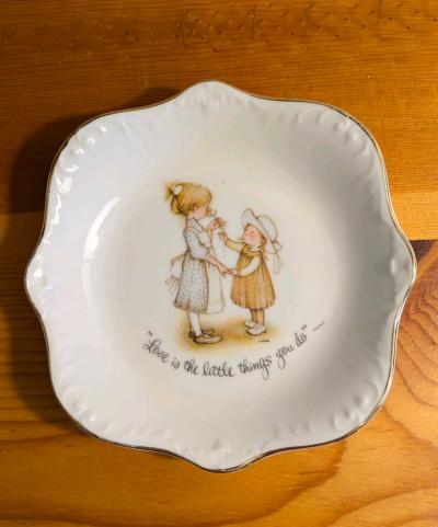 Holly Hobbie Scalloped Gold Trim Plate