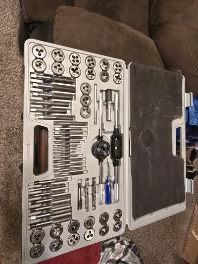 60Piece Tap and Die Set SAE  Metric  Like New