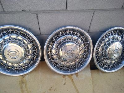 Cadillac hubcaps - Thumbnail 3