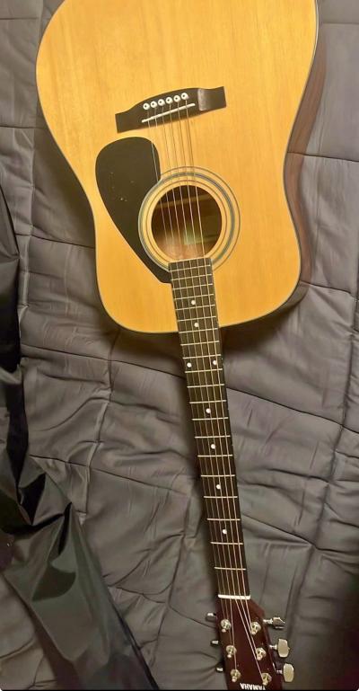 Yamaha Acoustic Guitar - Thumbnail 3