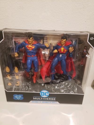 Dc Mcfarlane  Superman vs superman of of  Earth