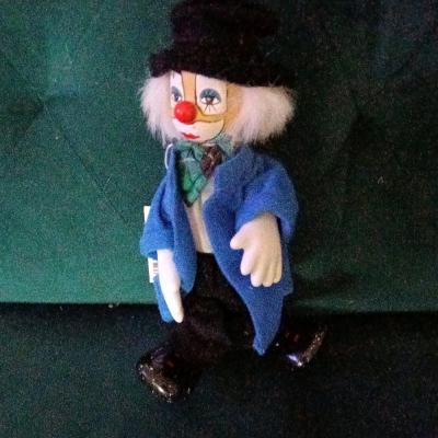 Vintage porcelain clown doll with white painted features - Thumbnail 4