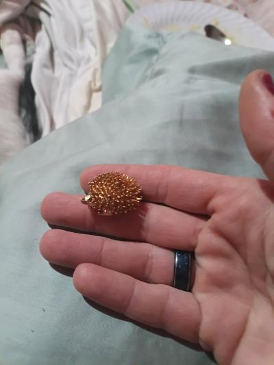14kt gold vintage porcupine broch pin