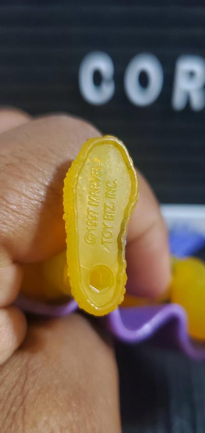 1997 Marvel Toy Biz Action Figure - Thumbnail 4