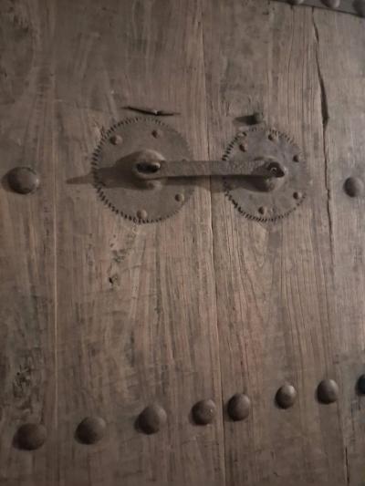 antique Chinese courtyard gate or temple door - Thumbnail 4