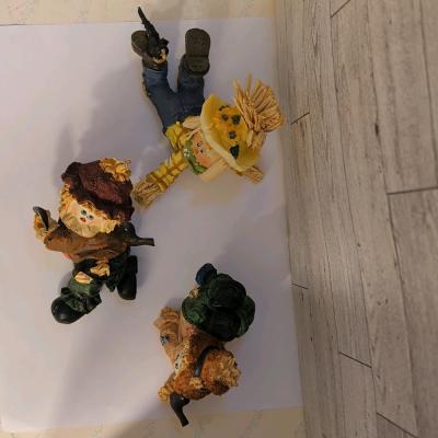 Set of 3 Scarecrow Harvest Figurines Hand Painted Resin - Thumbnail 3