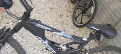26 inch gray in black hyper mountain bike