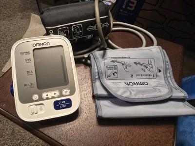 Omron Blood Pressure  Heart Rate Monitor w Large Cuff 3242cm - Thumbnail 3