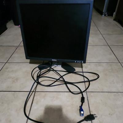 dell flat screen monitor with vegaport and plug - Thumbnail 3