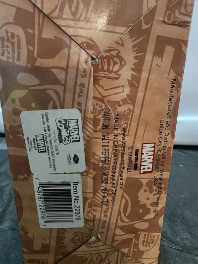 SpiderMan vs Venom Magnetic Salt and Pepper Shaker Set - Thumbnail 4