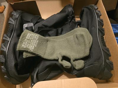 Brand New Bates Military Boots In Box with Extras - Thumbnail 3