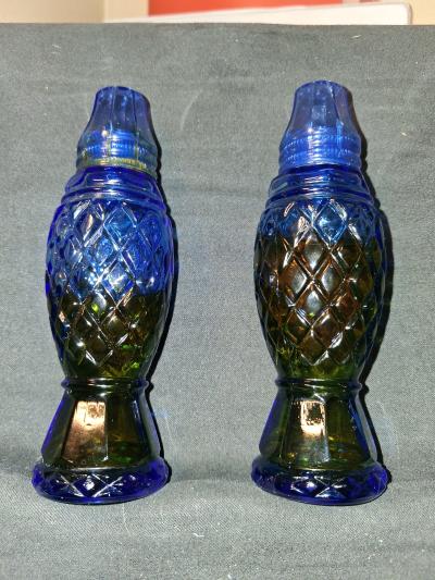 vintage Avon Crystal Point cobalt blue glass shakers - Thumbnail 4