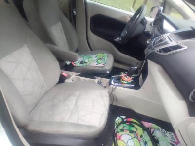2013 Ford fiesta 90000 miles good shape - Thumbnail 3